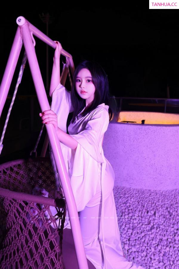   [XiuRen]高清写真图 2024.10.31 No.9376 小薯条nienie 丝袜美腿第32张图片